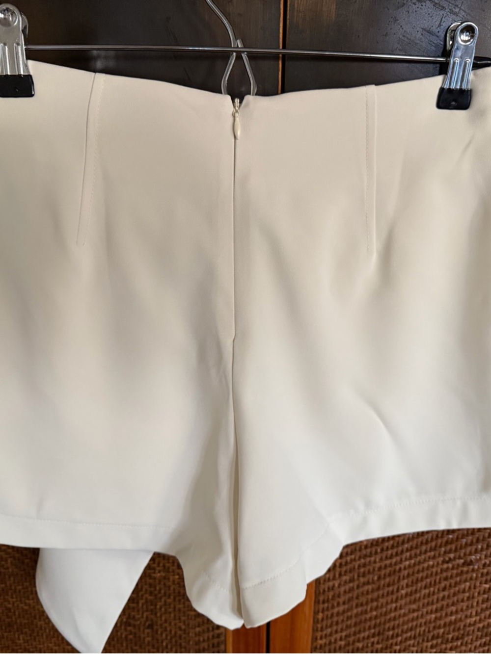 TCEC Cream Two-Piece Set - Picture 7 of 12